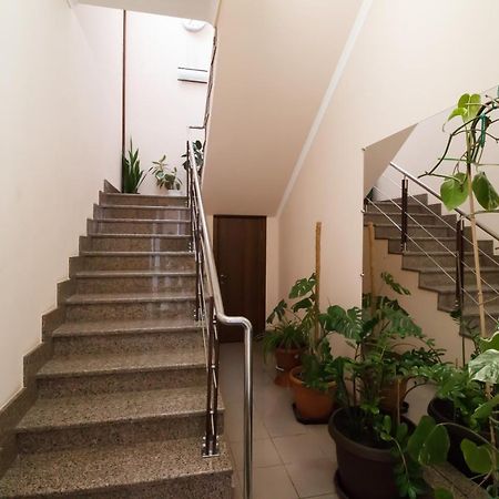 Hotel On Khmelnytskogo 8 คาร์คิฟ ภายนอก รูปภาพ